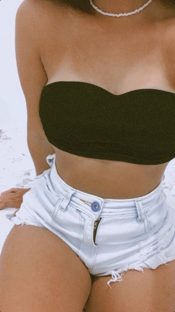 posso mostrar sem a parte de cima ? 🤫😈