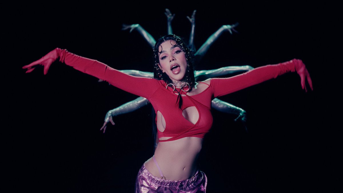KeniaOsCredits's tweet photo. YouTube Update — "Malas Decisiones" @KeniaOS

Día 32: +636,712
Día 33: +670,632
Día 34: +710,786
Día 35: +794,980
Día 36: +891,462 
Día 37: +1,016,138 *Mejor día*

Total: 23,247,474 https://t.co/O7gKqCNoqm