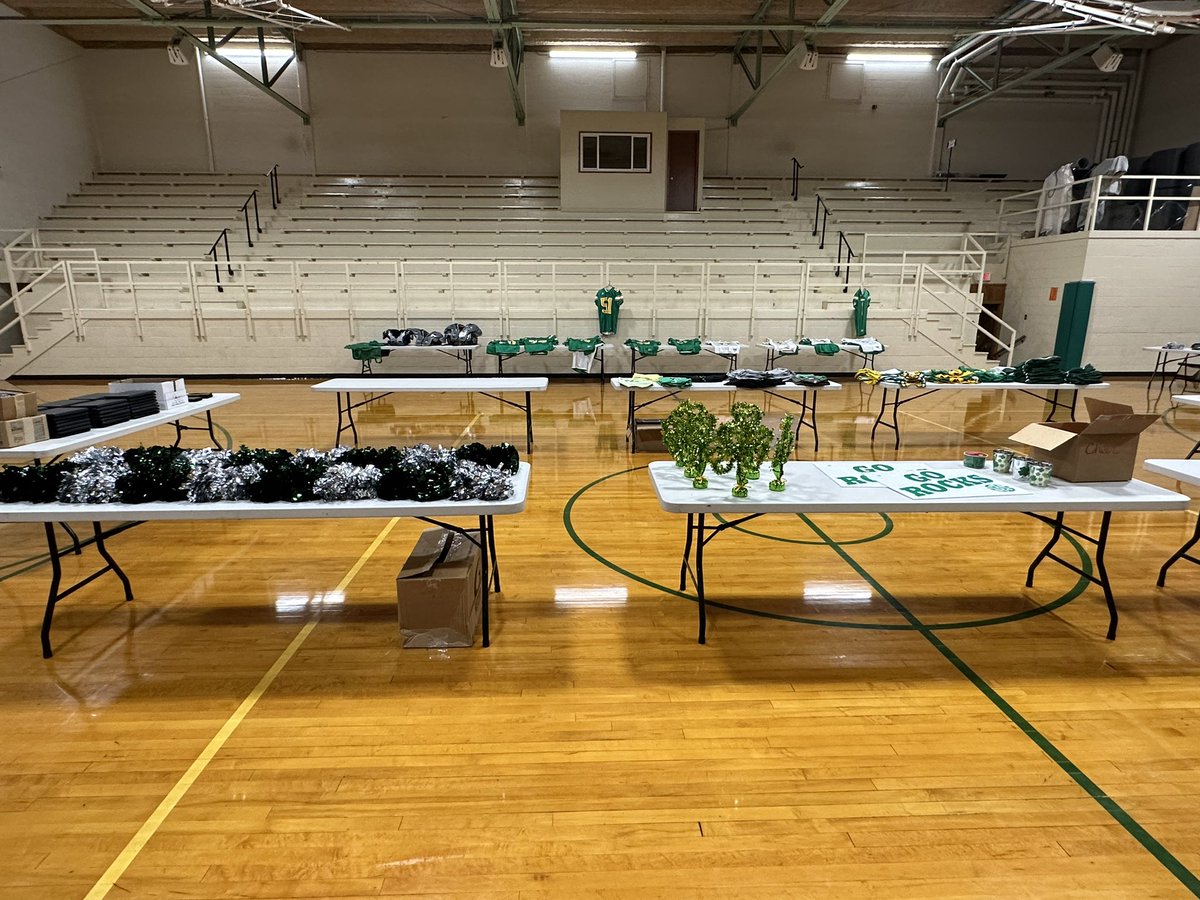 MarketingScotus's tweet photo. Items for tomorrows garage sale! Remember the sale runs from 10-2 in Memorial Hall gym. https://t.co/BdNi6TS8RJ