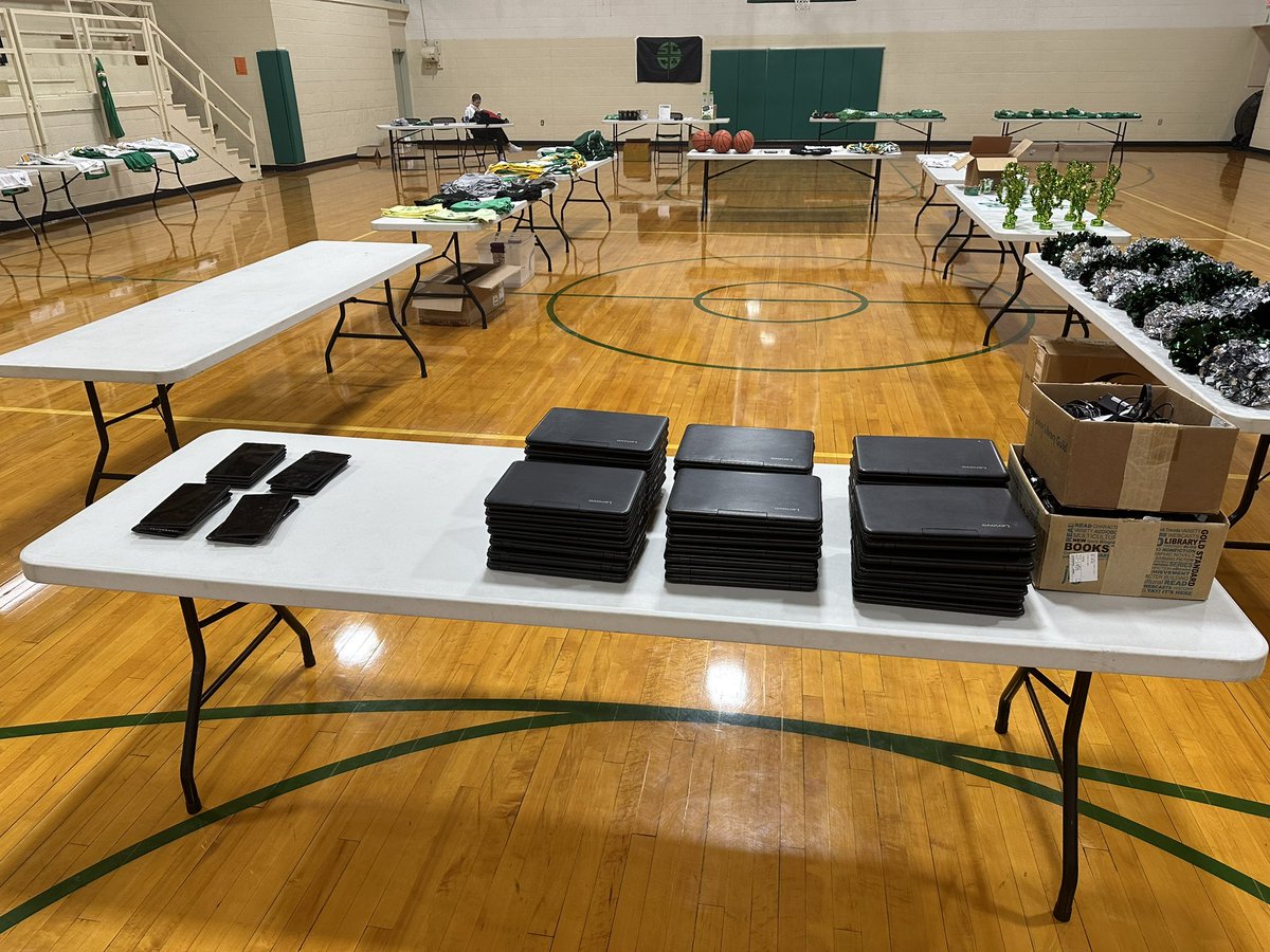 MarketingScotus's tweet photo. Items for tomorrows garage sale! Remember the sale runs from 10-2 in Memorial Hall gym. https://t.co/BdNi6TS8RJ