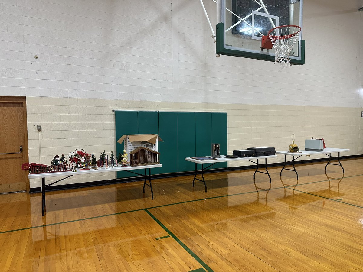 MarketingScotus's tweet photo. Items for tomorrows garage sale! Remember the sale runs from 10-2 in Memorial Hall gym. https://t.co/BdNi6TS8RJ