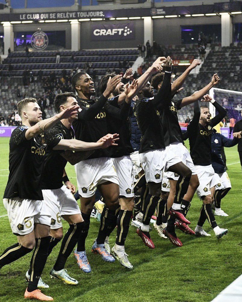 _alec04's tweet photo. Mais 3 pontos, uma grande vitória e feliz por contribuir com mais um gol 🙏🏿⚽️🔥

#Deusfaz❤️✋🏿😛🤚🏿
#Allezlelosc⚜️ https://t.co/7tfZjsHkv1