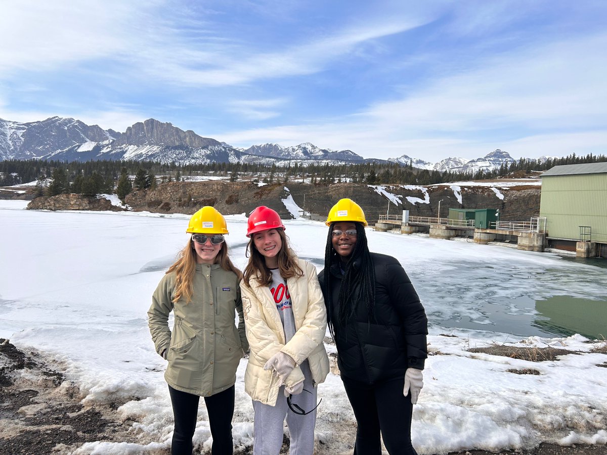mslisacorbett's tweet photo. Day 2 at #GenerateNavigate had us building turbines, exploring solar cars and visiting hydroelectric generators! So much to get us inspired to bring back to @RundleJrHigh #becurious https://t.co/ocjvoJ24RP