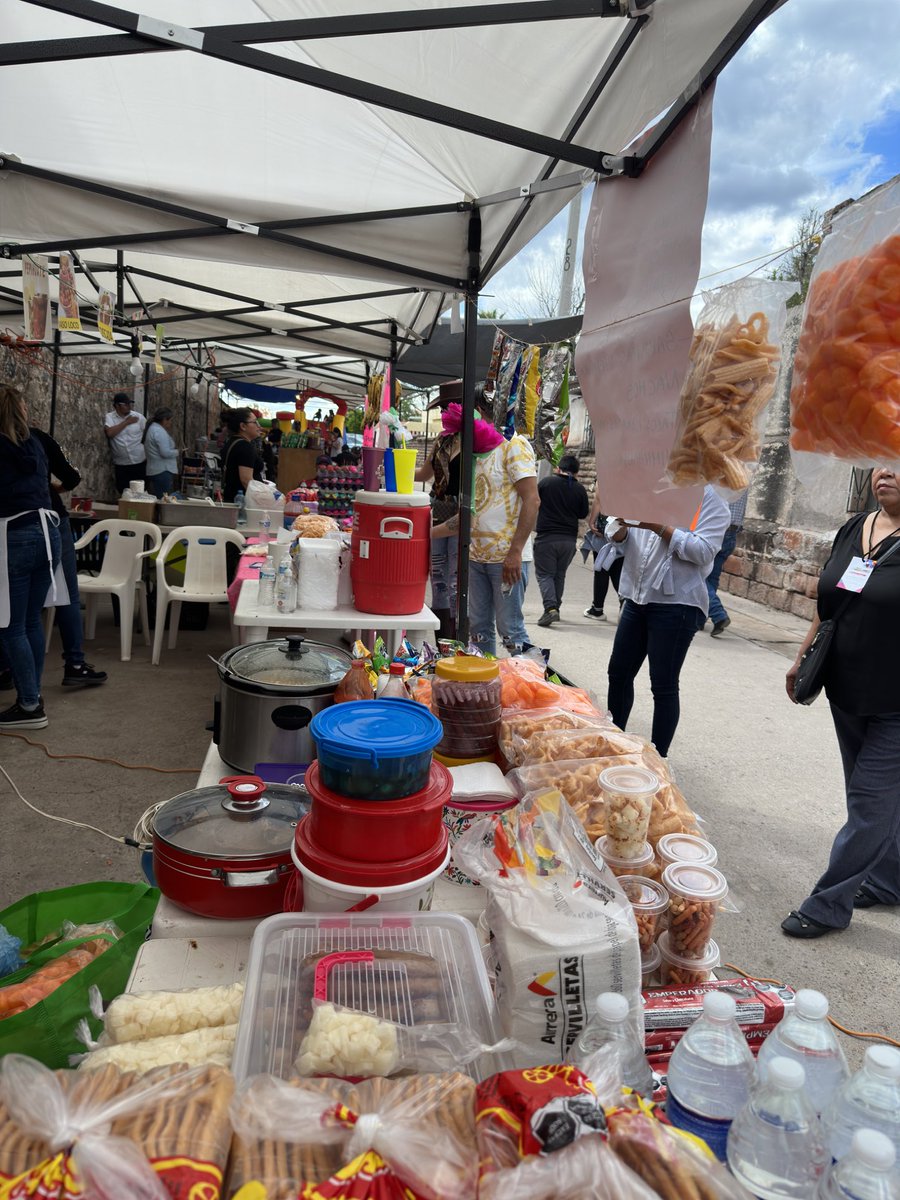 CPJannyBarrera's tweet photo. 🔴 #Sonora 🏜️ Me encantó el callejón de la comida en el #BacanoraFest #BacanoraFest2023 en #Rosario #Tesopaco aaamm no puede faltar nunca la carnita asada 🥩❤️✍️ Baile en la noche ! #TurismoRural @SECTUR_mx @Sectur_son @Mary_Montijo @semioticafact @elpajaritonews @cotamix https://t.co/phQnkAAepj
