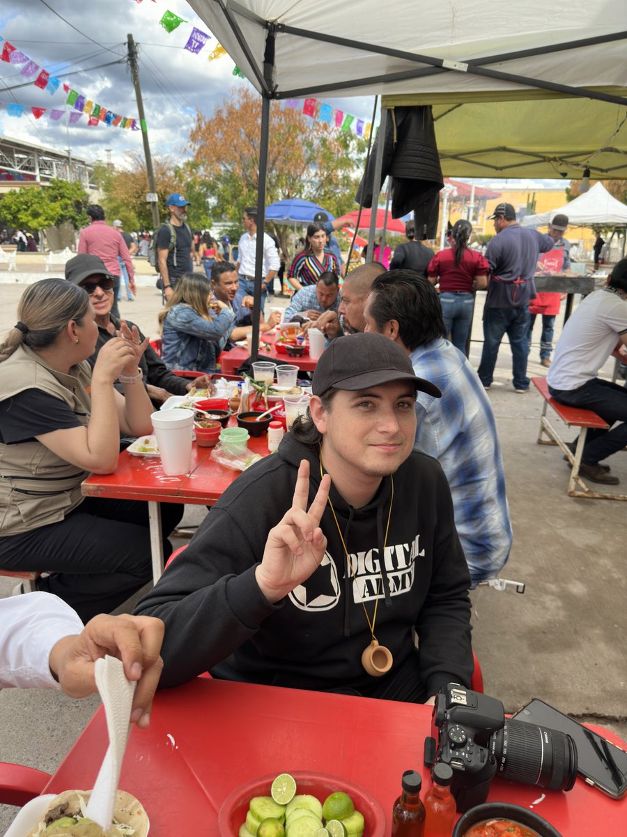 CPJannyBarrera's tweet photo. 🔴 #Sonora 🏜️ Me encantó el callejón de la comida en el #BacanoraFest #BacanoraFest2023 en #Rosario #Tesopaco aaamm no puede faltar nunca la carnita asada 🥩❤️✍️ Baile en la noche ! #TurismoRural @SECTUR_mx @Sectur_son @Mary_Montijo @semioticafact @elpajaritonews @cotamix https://t.co/phQnkAAepj