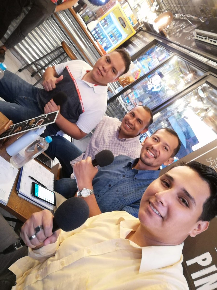 Equipazo de #Transmision <a href="/JoeHernandezmo1/">Joe Hernandez moreira</a> <a href="/ivanmendeza/">Ivàn Mèndez Arellano</a> <a href="/el11valle/">Carlos Valle</a> <a href="/ivanmendeza/">Ivàn Mèndez Arellano</a> #IndeendienteDelValle vs #BarcelonaSC a traves de @teleradioec y <a href="/orvatv/">ORVATV</a> desde #Koktlitos #PlazaGuayarte 🥓🍔🍟🍕🥪🥤🥃🍹🍺