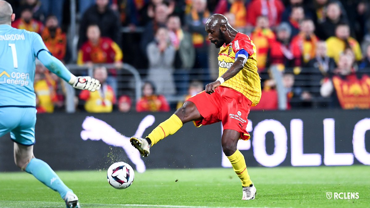 RCLens's tweet photo. 𝑪𝒂𝒑𝒕𝒂𝒊𝒏' 𝑺𝒆𝒌𝒐 montre la voie 👍

Le milieu sang et or a inscrit son 4⃣e but de la saison👊

#FierDEtreLensois #RCLSCO https://t.co/480b6OmhqE