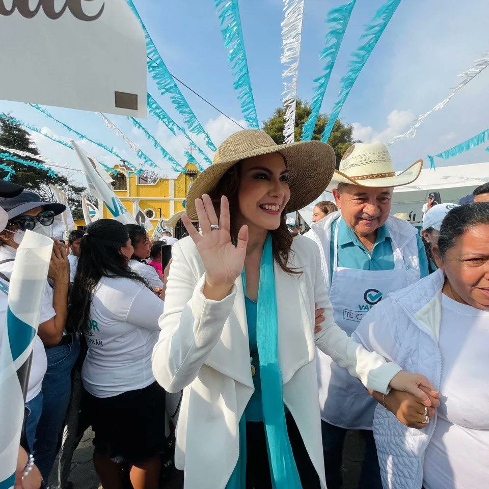 ZuryxGuate's tweet photo. ¡Sábado de muchas sonrisas! ☺️

De la mano de nuestra familia en Amatitlán, nos llenamos de Valor y Unión para salir adelante. 

#AhoraSíElPuebloManda

Jornada de capacitación y afiliación. Realizada respetando el artículo 20, inciso h), de la LEPP https://t.co/2yXqIhS6Bv