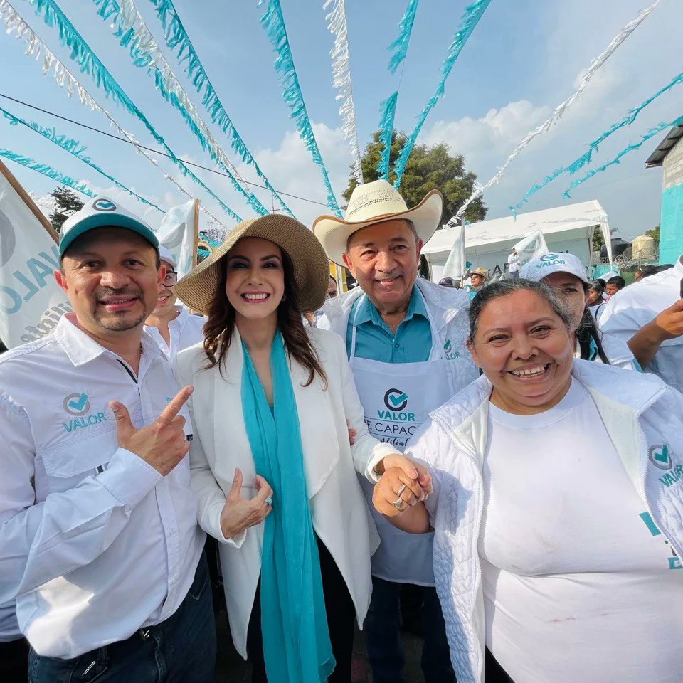 ZuryxGuate's tweet photo. ¡Sábado de muchas sonrisas! ☺️

De la mano de nuestra familia en Amatitlán, nos llenamos de Valor y Unión para salir adelante. 

#AhoraSíElPuebloManda

Jornada de capacitación y afiliación. Realizada respetando el artículo 20, inciso h), de la LEPP https://t.co/2yXqIhS6Bv