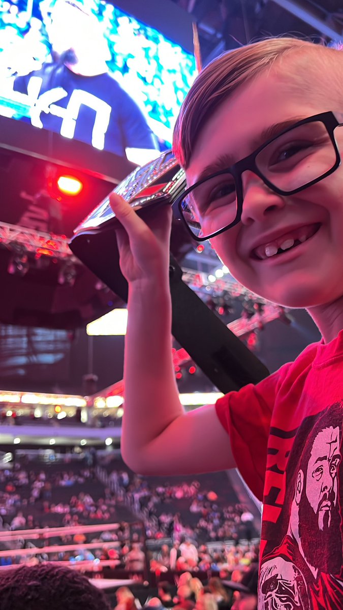 ZWadeMusic's tweet photo. LET’S GO , KO!!! #wwemilwaukee https://t.co/Oc4rgCbjQK