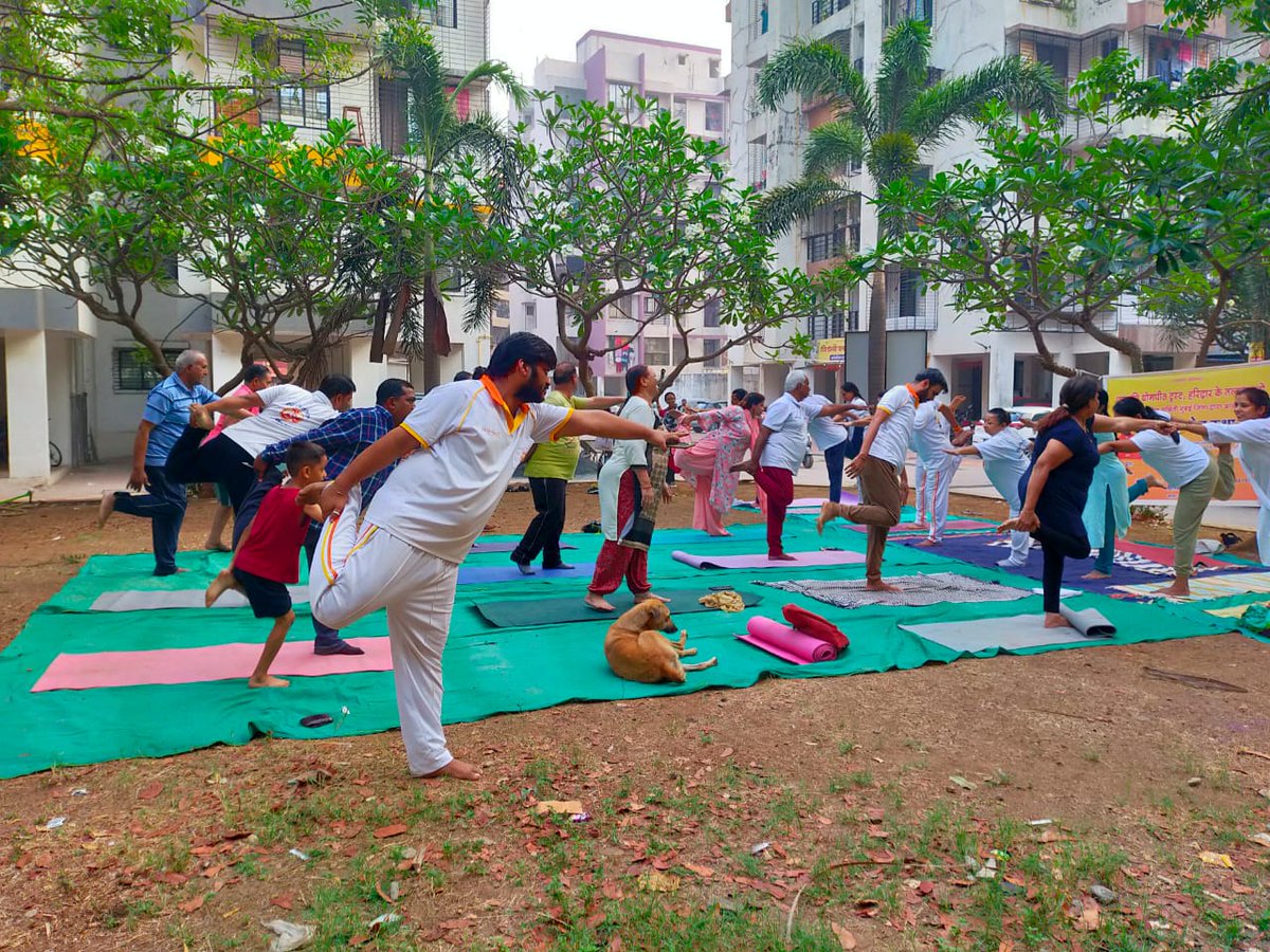 Sagar997551's tweet photo. 🙏🕉️🙏

🚩Palghar Jilla 🚩
Mumbai Event - 605
Tehsil Virar
HDIL YOG KAKSHA
OPP STAR BAJAR  
NewYog kaksha report 
Mukshya Yog Shikshyak:
Ad.jayan Lade
Ad Ajit Singh
Ad.Sagar jain
Ad.Maruti Gumardar
Ad.Heena bagarya 
Ad. Sushil Vyasji 
@yogrishiramdev 
@Ach_Balkrishna 
@sureshpys https://t.co/7LBjHKGo7I