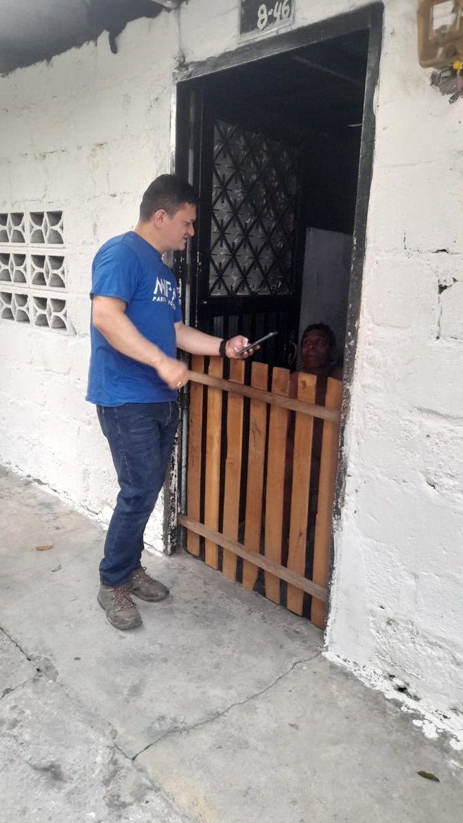 AlexIP9's tweet photo. #MiSaludEs 🏥🩺🩻

En #LaDorada #Caldas conociendo la opinión de las personas sobre la #ReformaALaSalud a través de la Encuesta del @PartidoMIRA 🩺🧑‍⚕️👨‍⚕️👩‍⚕️

📲Muchas gracias a todos los que han participado contestando la encuesta ✅ https://t.co/kgHpKXPMT9