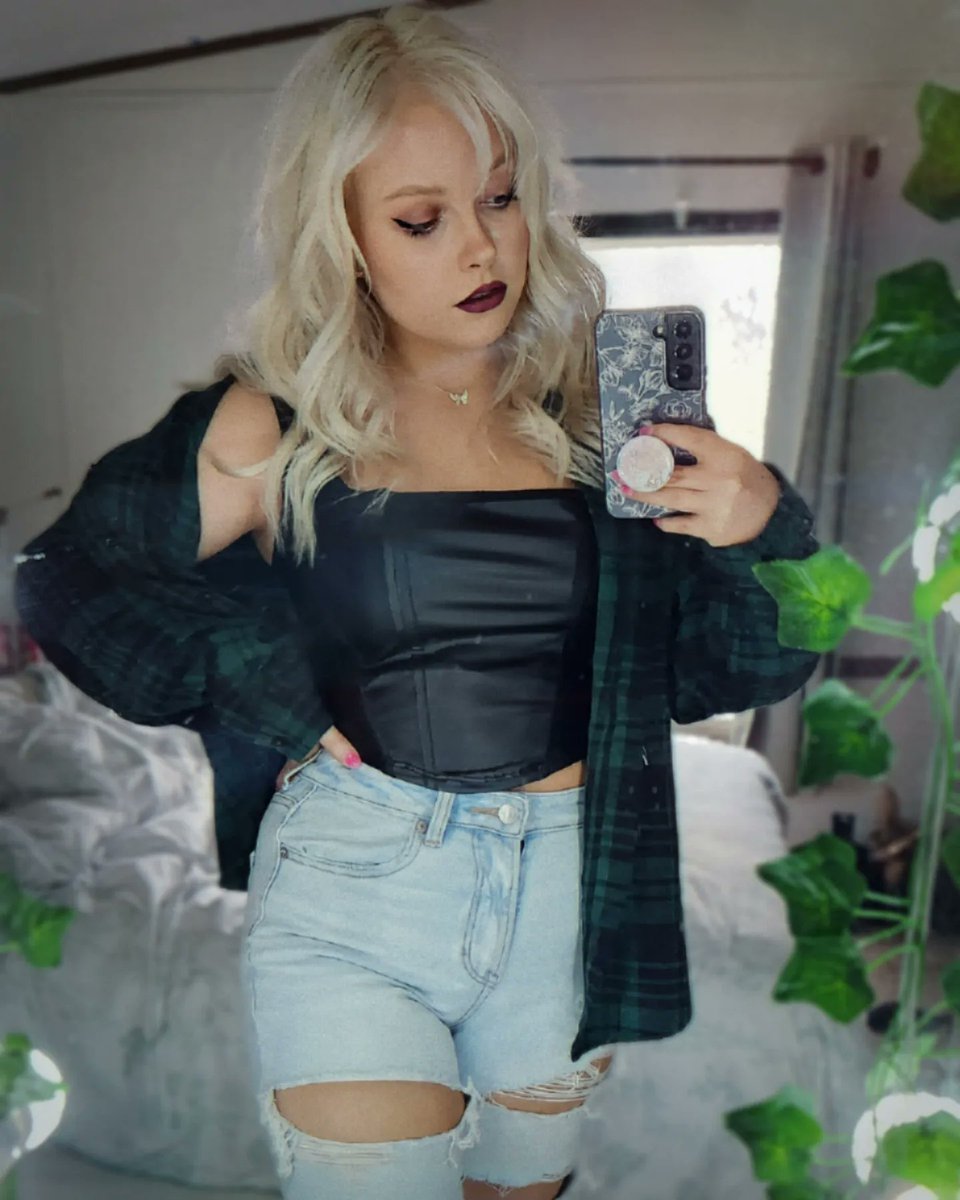 petiteelynn's tweet photo. 🦋 https://t.co/IUNcDtdC8r