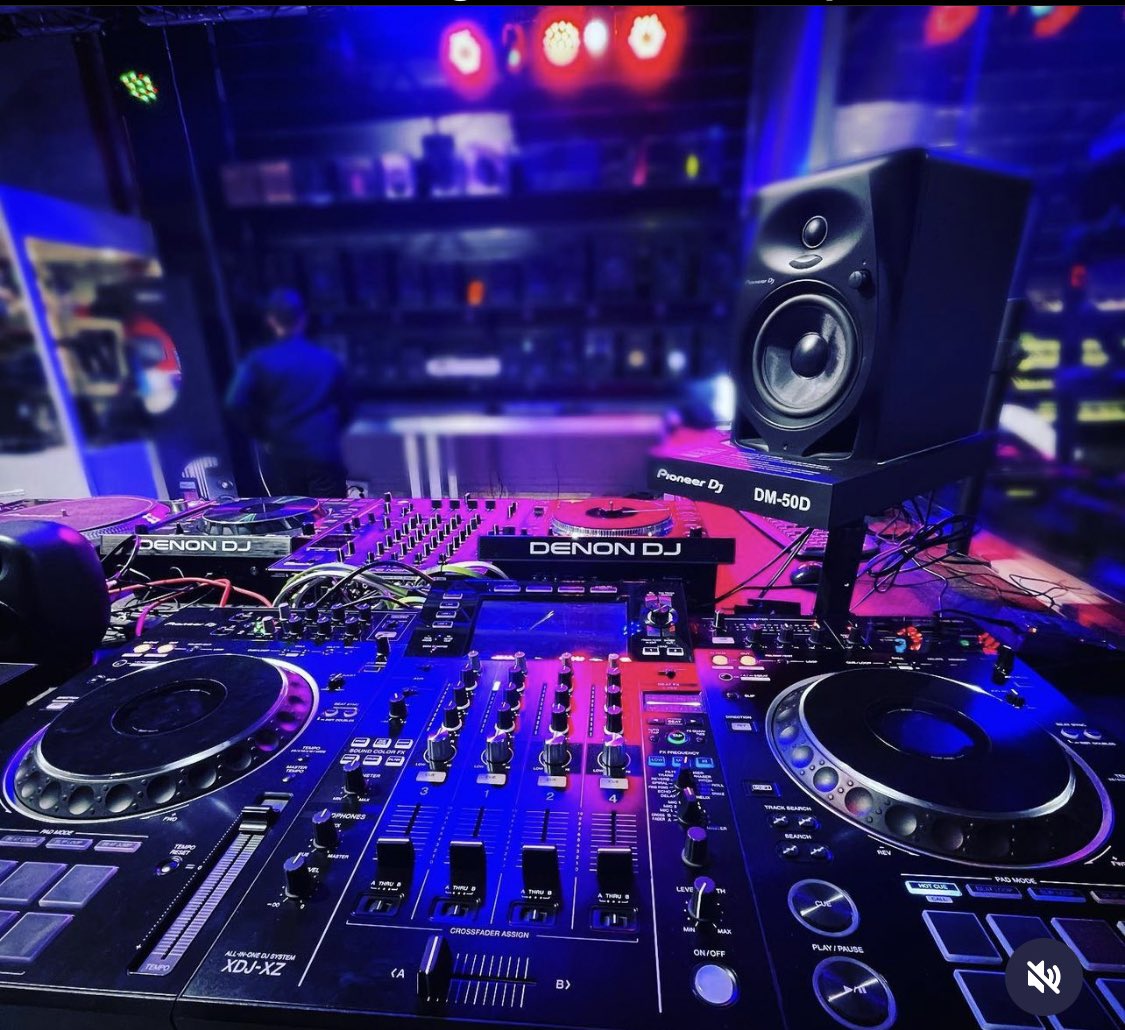 Lo único que puedes hacer para liderar a una multitud es demostrarles tu pasión por lo que haces, porque la música electrónica no se valora por lo que oyes ni por lo que escuchas, si no por lo que te hace sentir.

#Music #españa #musicaelectronica #Electronicmusic #macumbamadrid