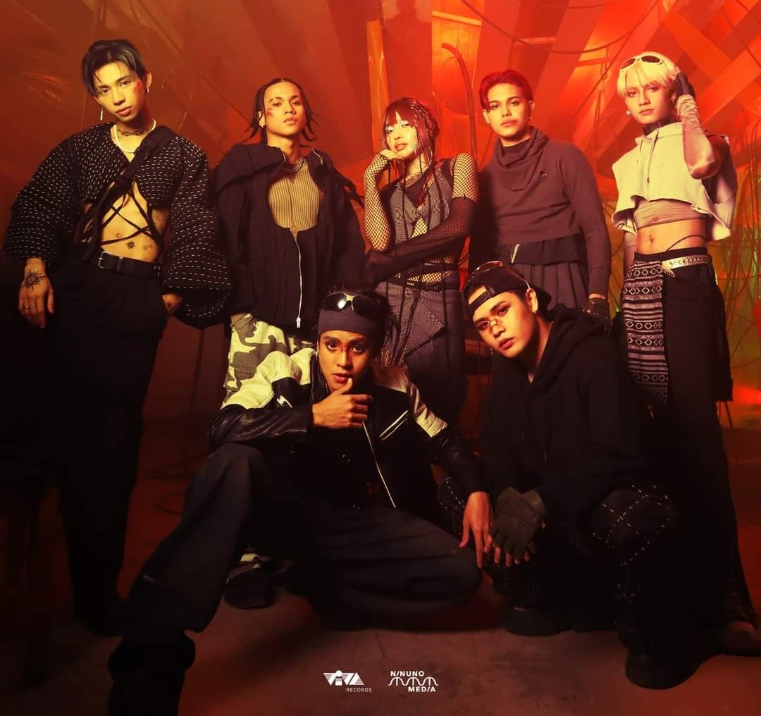 globALAMAT's tweet photo. Welcome to @myxglobal charts GAYUMA! Vote &amp; Stream away, everyone!
🤎https://t.co/RXiEENmV1Q

#MYXDaily10
6 Maharani

#PinoyMYX
4 Maharani
8 Gayuma

#MYXHit
6 Maharani

@Official_ALAMAT #ALAMAT #ALAMATGayuma 
MV: https://t.co/orVnGDfSF4

#ALAMATPasulong
🎶https://t.co/iCt8yxFfRO https://t.co/F42IMWl29O