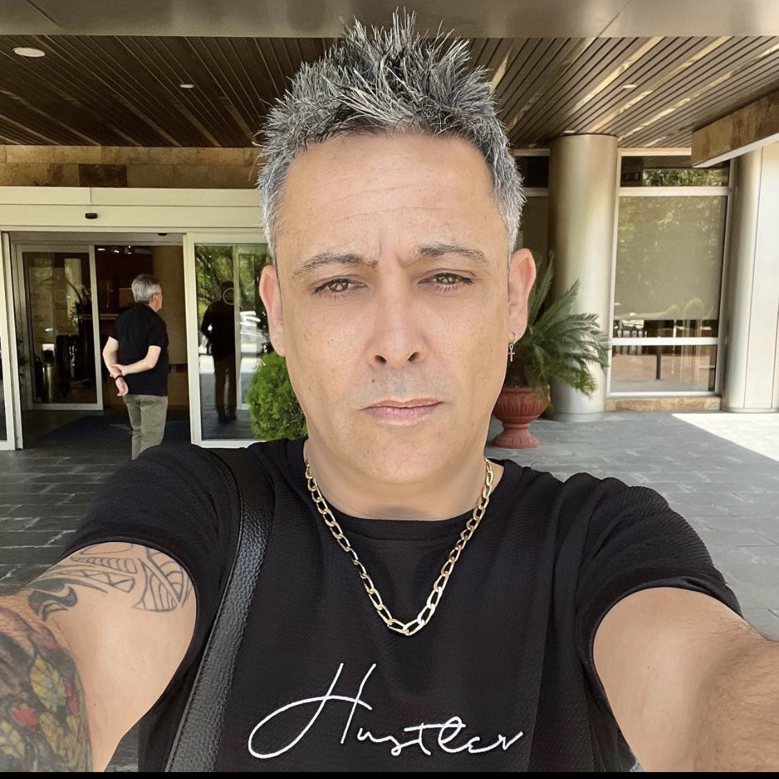 El trabajo nos hace libres.
Feliz fin de semana!!
#a #tv #music #television #españa  #findesemana