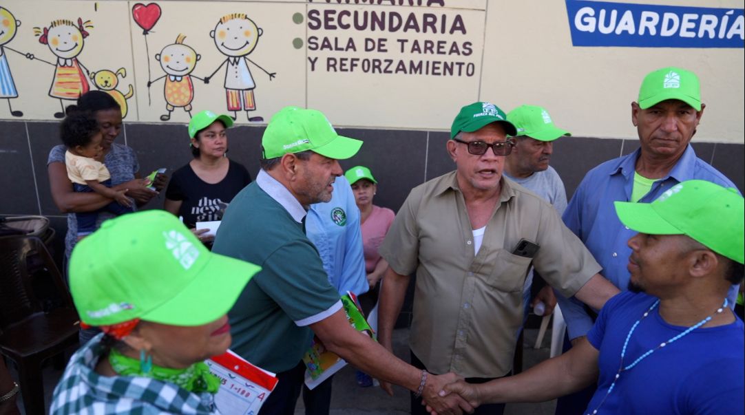 LaRedHabla's tweet photo. Hoy Sábado 18 de marzo, La Mesa de Diálogos de la RED comunitaria del Colectivo @TodosJuntosSom1 se trasladó al Barrio de San Carlos, y junto a @poloncitodn visitamos al micro empresario Ramón Ramos, Juntas de Vecinos, Asoc. Motoconchistas asi como Clubes Deportivos y culturales. https://t.co/xuMbwjUOVb