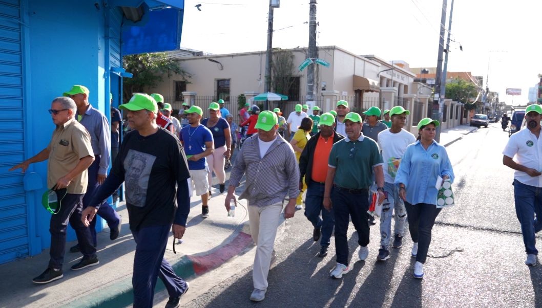 LaRedHabla's tweet photo. Hoy Sábado 18 de marzo, La Mesa de Diálogos de la RED comunitaria del Colectivo @TodosJuntosSom1 se trasladó al Barrio de San Carlos, y junto a @poloncitodn visitamos al micro empresario Ramón Ramos, Juntas de Vecinos, Asoc. Motoconchistas asi como Clubes Deportivos y culturales. https://t.co/xuMbwjUOVb