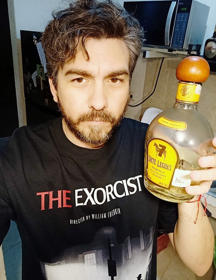 AlexBaks82's tweet photo. Cómo que ya va siendo hora de la #Tomadera ¿no? 
chairo inmundo el que no suba la foto de su tomadera o cualquier placer mundano que consuma el día de hoy ...
¡salud! https://t.co/I7SRQLjran