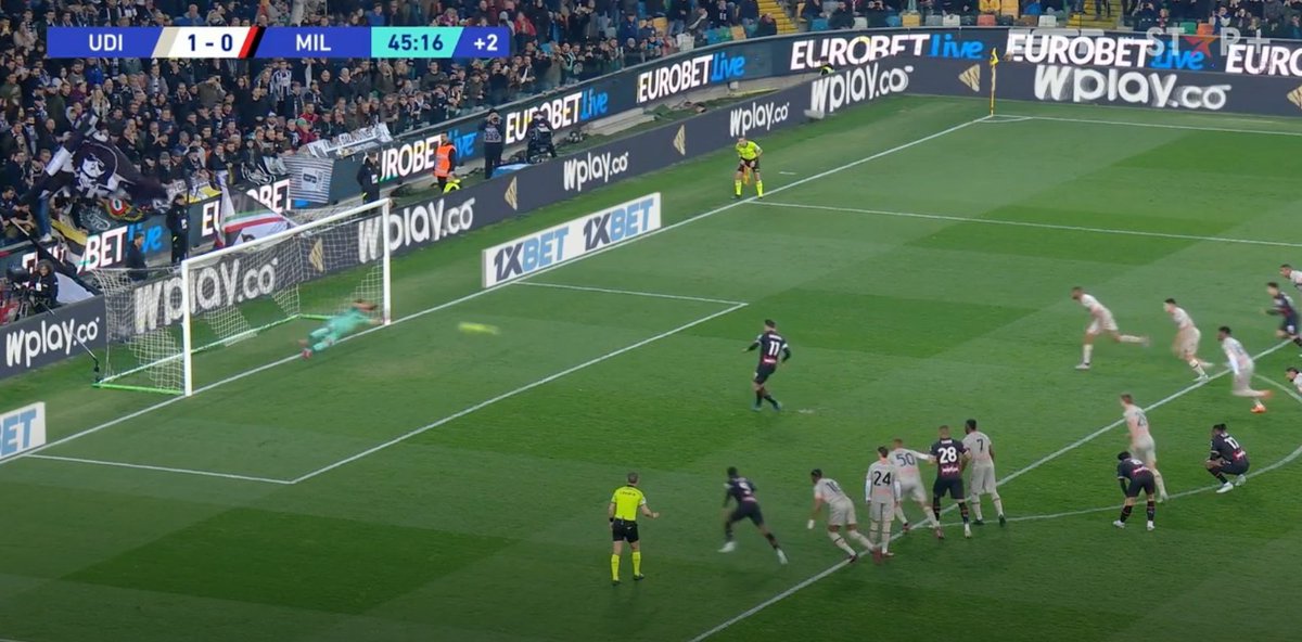 esloren's tweet image. Esa mano de Lovric
Es penal 
gracias a EL PRODUCTO #ElVAR se tiró 2 veces 
Zlatan Amo: su 1er intento fue ATAJADO x SILVESTRI

En la 2da chance cual Wanchope, la metió

El Tucu Pereyra líder Independiente se lo dedica a la de su MADRE sueca y a UN MILLÓN DE PRIMOS
#SerieA