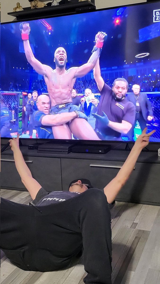 DeeBr90's tweet photo. Congratulations to Edwards .. and thanks for this awesome fight... what a great fight night🔥💪🔥Usman has finelly found his Master ...

#Usman3 #Edwards #UFC286 #fightnight #ufcfightnight #MMA #fighters #boxing #DAZN #daznfightclub #TAKEDOWN #ufcwinner #mainevent #mainfight https://t.co/KnaOIqml3b