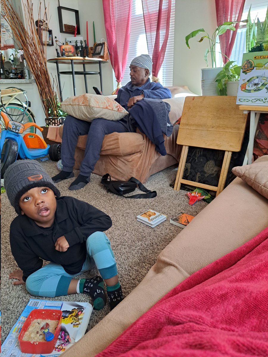 Yiniinthewind74's tweet photo. I love it when my๐ด Father๐ค๐ฅฐ comes in town. Just to sit with us๐ฅถ๐คง๐ค #familyfirst #wintertimechi #bur https://t.co/WS2f2I9Ayy
