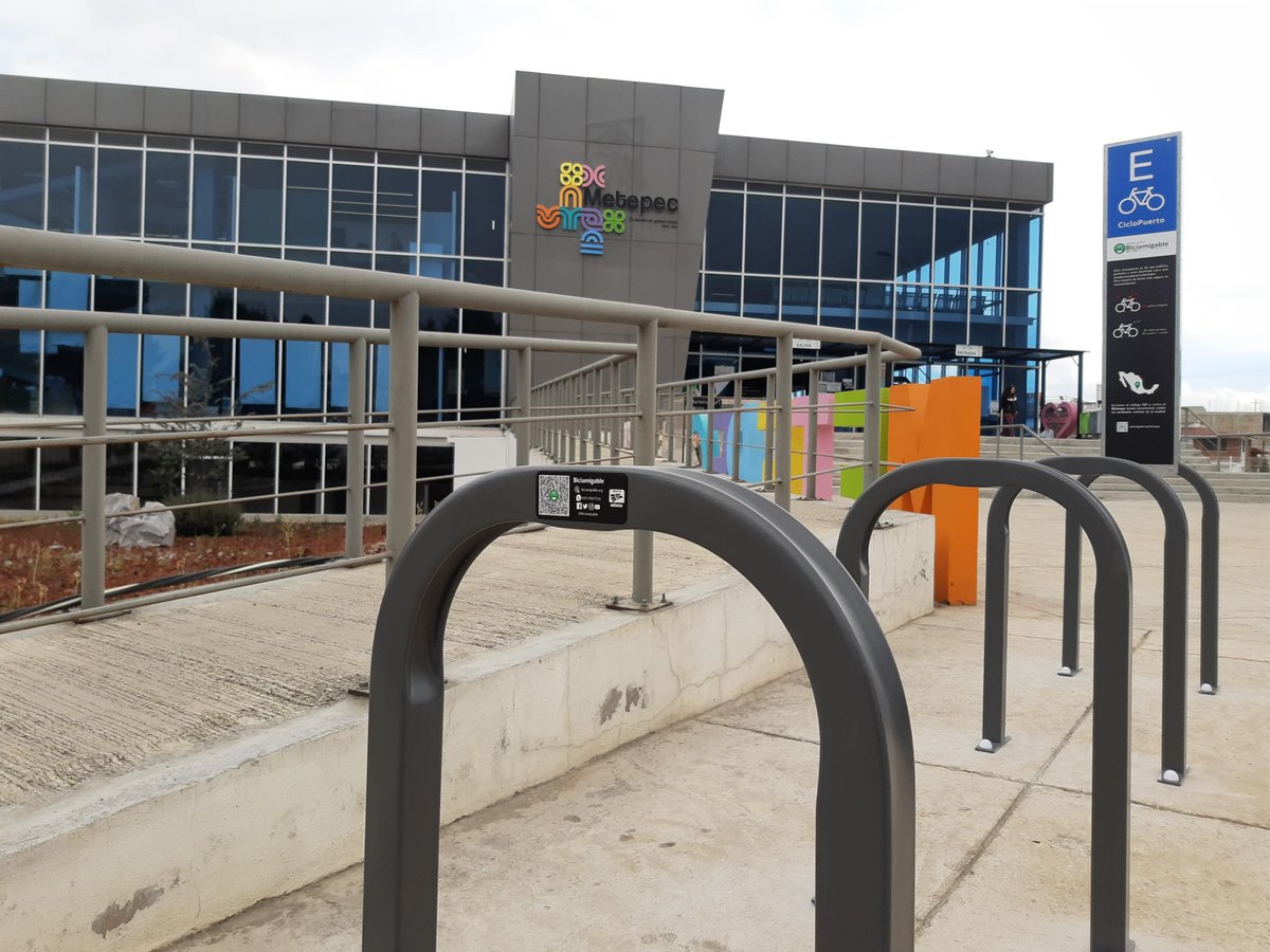 biciamigable's tweet photo. 🥳Doy la bienvenida al municipio de #Metepec en el Estado de México, con su primer #ciclopuerto instalado en la Dirección de Desarrollo Urbano y Metropolitano. 

En el #bicimapa encontrarás éste y muchos destinos más con facilidades ciclistas 🇲🇽https://t.co/FHxS2IXyt1 https://t.co/uvhEOvkqMS