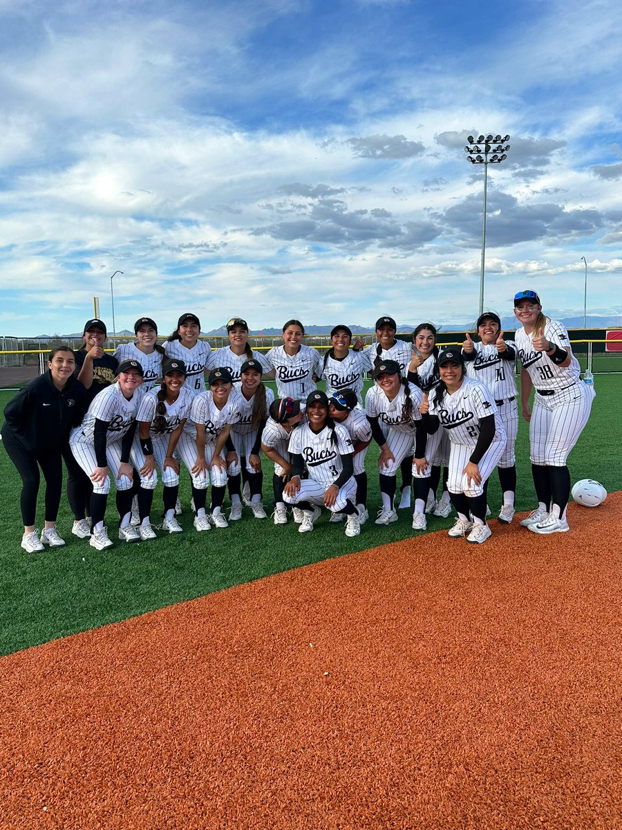 ParkBuccaneerSB's tweet photo. Bucs sweep 🧹 USK and improve our overall record to 20-6 and 10-1 in Cal Pac play! Game 1, 5-1 Win behind Anissa Corrales and Natalie Castro 💥 Game 2, 3-2 Win in 9 Innings. Walk-Off HomeRun from Gabby Romero 💣 ‼️‼️
Happy Birthday @_carolinaolivas 

#GetBuc’d https://t.co/nhCn8YPctl