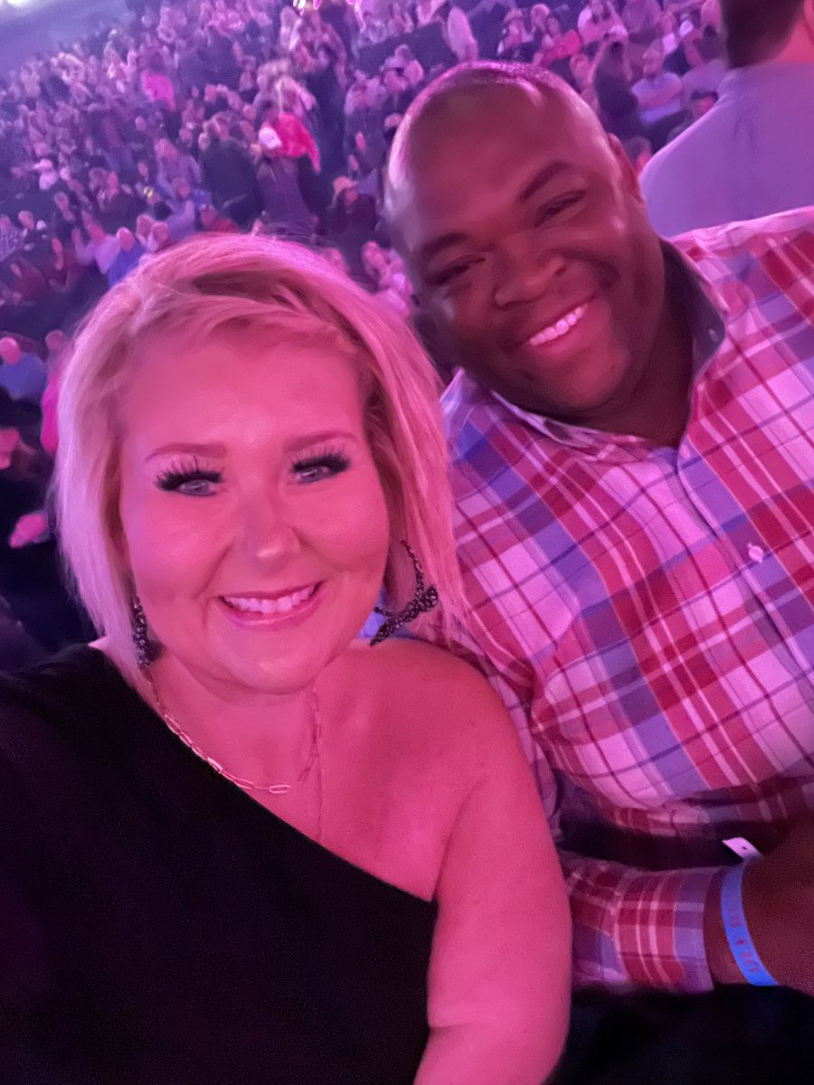 Can’t wait to see you <a href="/blakeshelton/">Blake Shelton</a> 😍 #bskansascity