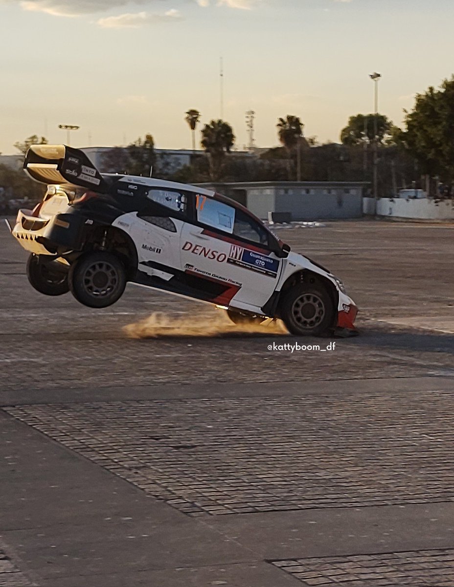 kattyboom_df's tweet photo. No sabes cuánto amas a la FIA hasta que la tienes cerca
@rallymexicooficial #POSTMag
#WRC #Rally
#RallyMexico #Racing
#SomosGrandes
#VivaLeón #león
#QueConsteQueEstoyTrabajando https://t.co/cCM30SZmhT