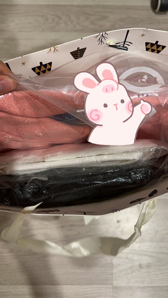 xiaolver_JR's tweet photo. 送给果酱的礼物🎁
ของขวัญถูกส่งไปแล้ว
希望你会喜欢🥰🥰
ฉันหวังว่าคุณจะชอบมัน
@RachataJam 

JAMFILM X SEXYLACE
#SexyLaceBigEventxJamFilm
#แจมรชตะ  #jamrachata https://t.co/m3oMoO9F9a