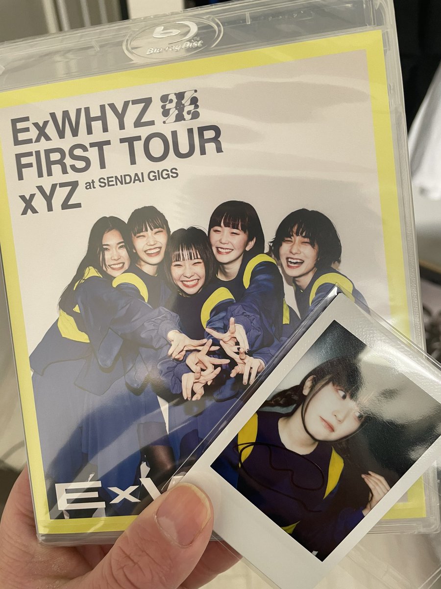 uso642's tweet photo. 無事届きました🤘
楽しみ^ ^
昨日はnowちゃんからイイねきてで嬉しかった!!
mayuちゃんチェキ可愛いな!
ExWHYZファーストアルバムの時に頂いたチェキの時よりすごい髪伸びてる長いのも可愛い^ ^またバッサリいっても新鮮で可愛いんだろうな!
#ExWHYZ #ExWHYZ_FirstTour https://t.co/GeTuF1902L