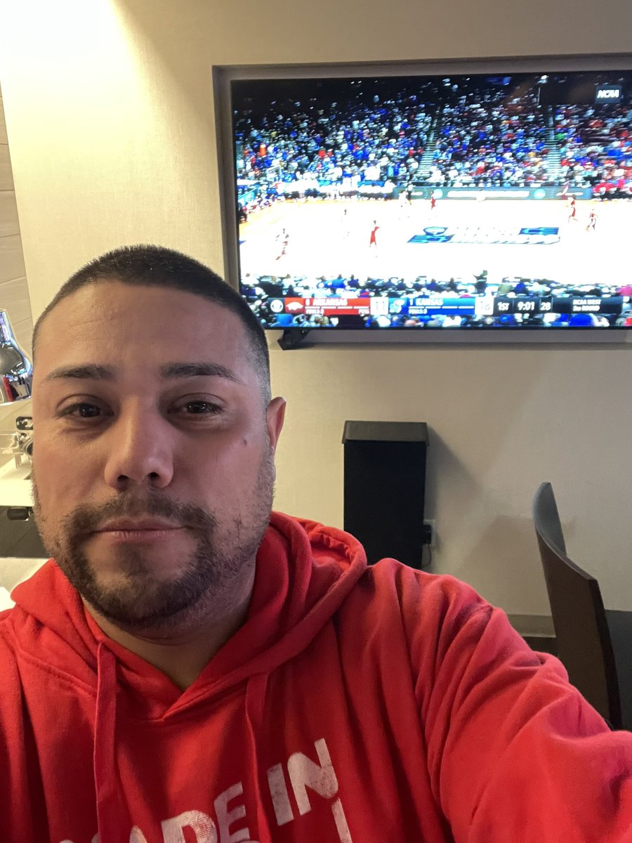 MacKraMenTo24's tweet photo. #mmselfie tournament time. #MarchMadness https://t.co/aESZsdLdv6