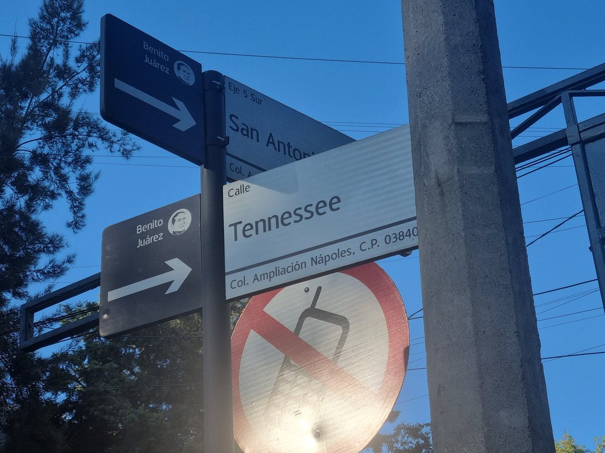 ARIANNAAG's tweet photo. @AccionesBJ @STaboadaMx @vecinosnapoles @Seg_NapolesDF @BJAlcaldia @C5_CDMX  AYUDA!!!!! CON RAMPAS EN BANQUETAS COL NAPOLES,  en la esq. de la calle eje 5 sur con tennessee,  hoy es muy difícil caminar por ahí si vas con carreola o con alguien en sillas de ruedas. https://t.co/VUYRggdknA