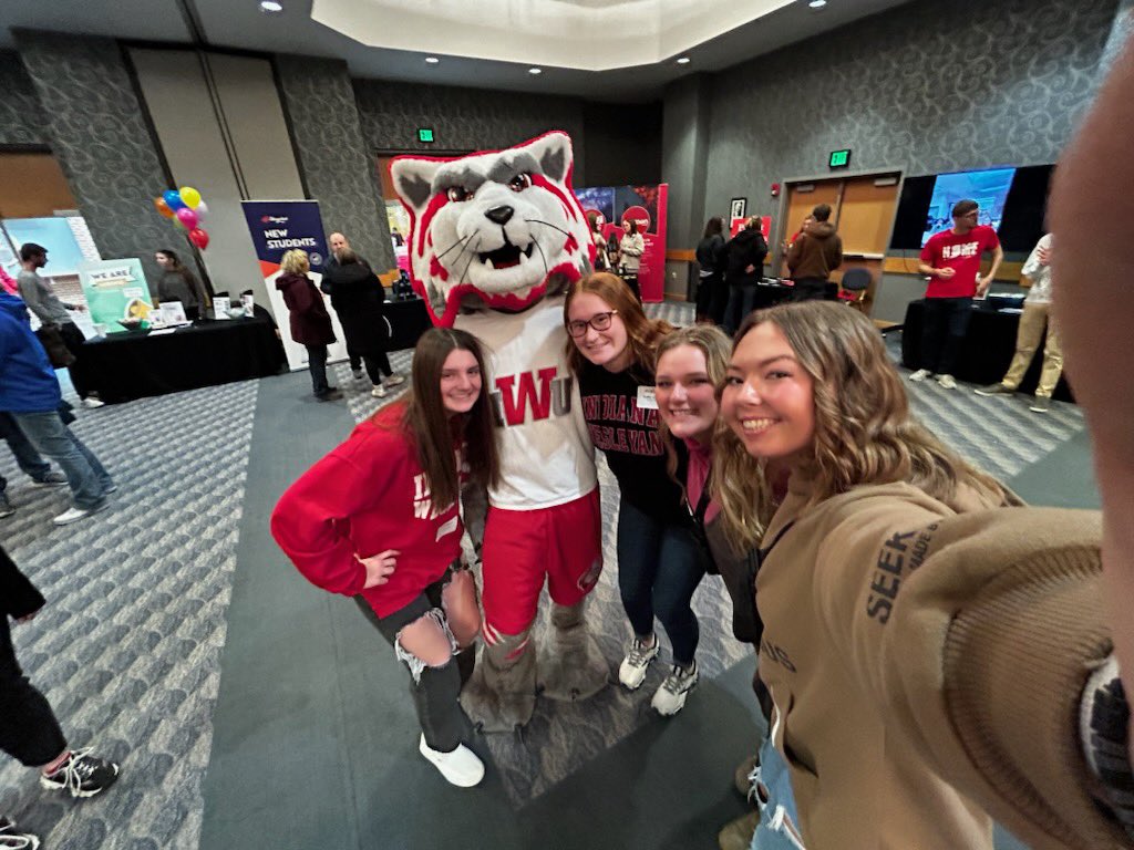 IndWesSoftball's tweet photo. Today we welcomed 5 new Wildcats to the IWU Softball family as they attended New Student Registration!!!! So excited for what God has in store for next year and can’t wait to welcome the rest of Team 37 to campus!!! https://t.co/iL9zbKblOJ