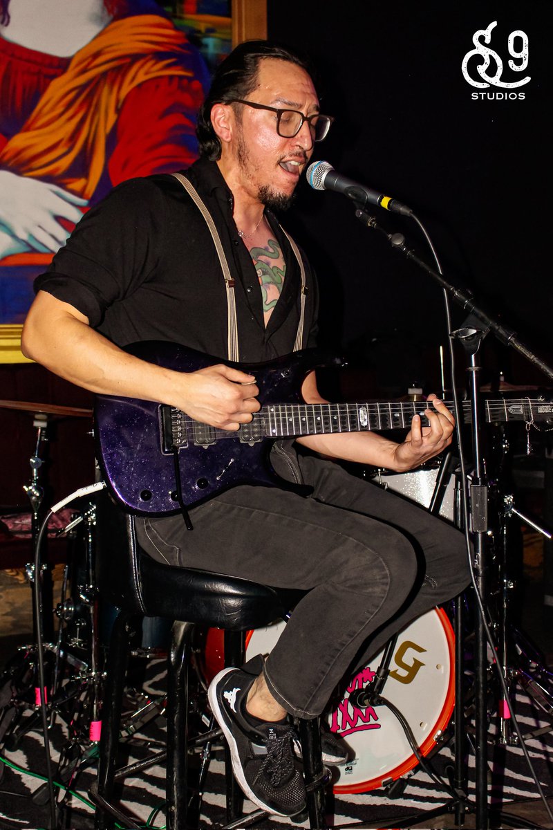 Satur9Studios's tweet photo. Band: Hot Shot Kixxx
Lead Singer π€/ Guitarist: πΈ @hotshotkix.x.x
Event: 02/25/2023
Location: @mona_bar_of_modern_art
#saturninestudios #photographers #photography #photoshoot #canon #band #leadsinger #guitarist #hotshotkixxx #monabar #monabarofmodernart #music #musician https://t.co/f0iUuzd4CL