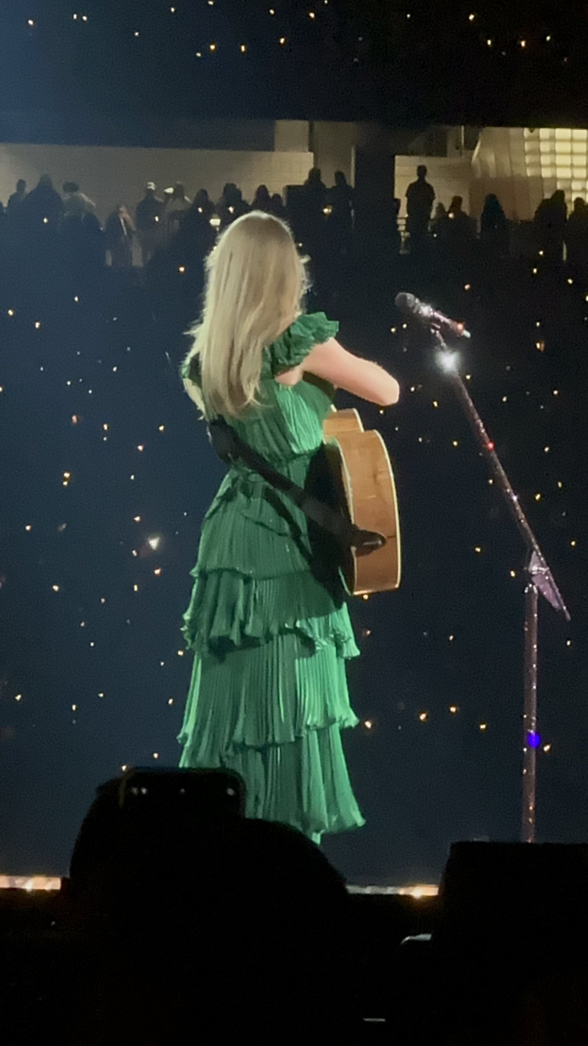 Carrie Underwood showcases very toned legs in flirty green mini dress |  HELLO!