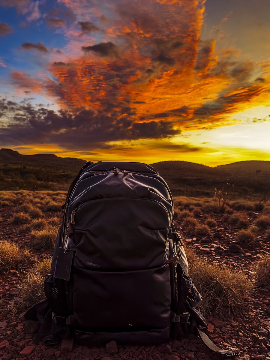 BTS of the sunrise Timelapse. 

#shimodadesigns #3leggedthing #canonaustralia #rode #nisifiltersanz #gothere #kuhlmtnsunrise  #sunrise #pilbara #photography #gear #gas #travelphotography #landscapephotography #youtuber #contentcreator #australia #nanlite