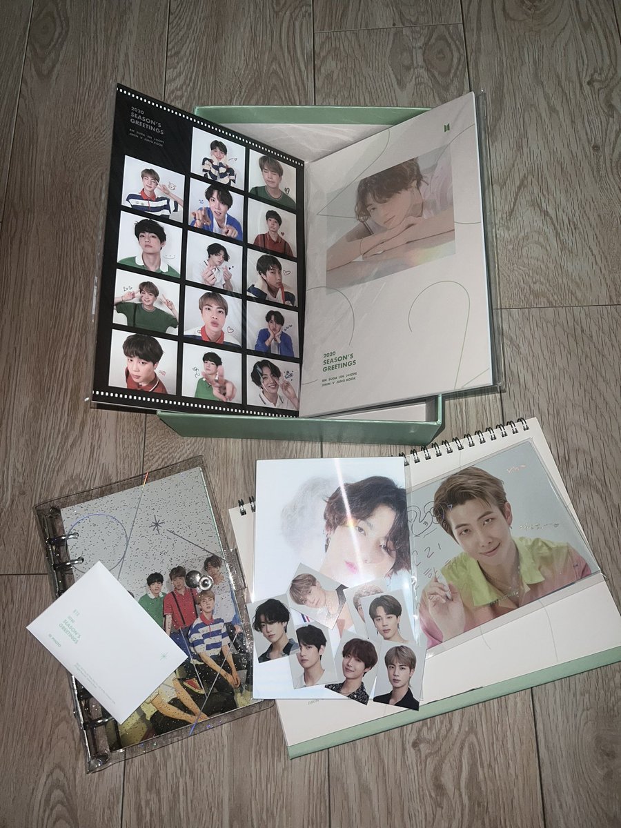 Ju13751581's tweet photo. 방탄소년단 2020 시즌그리팅 양도합니다.
CD없어서 택 미포 1.5 양도 합니다.
다른건 다 미개봉이여서 깨끗합니다!
#bts #방탄소년단 #시그 #시즌그리팅 #방탄공굿 #방탄공굿양도 https://t.co/CiHlX9canV