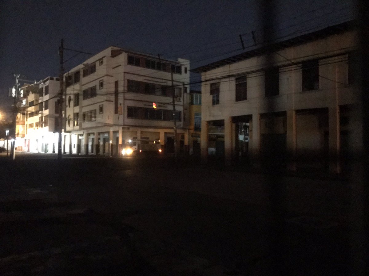 AllanStiven's tweet photo. @servicioscnelep Guayaquil, más de 12 Horas sin energía, Calle Lorenzo de Garaycoa, desde Urdaneta hasta Víctor Manuel Rendón, hasta cuando esperamos. https://t.co/KFL30IWZk3