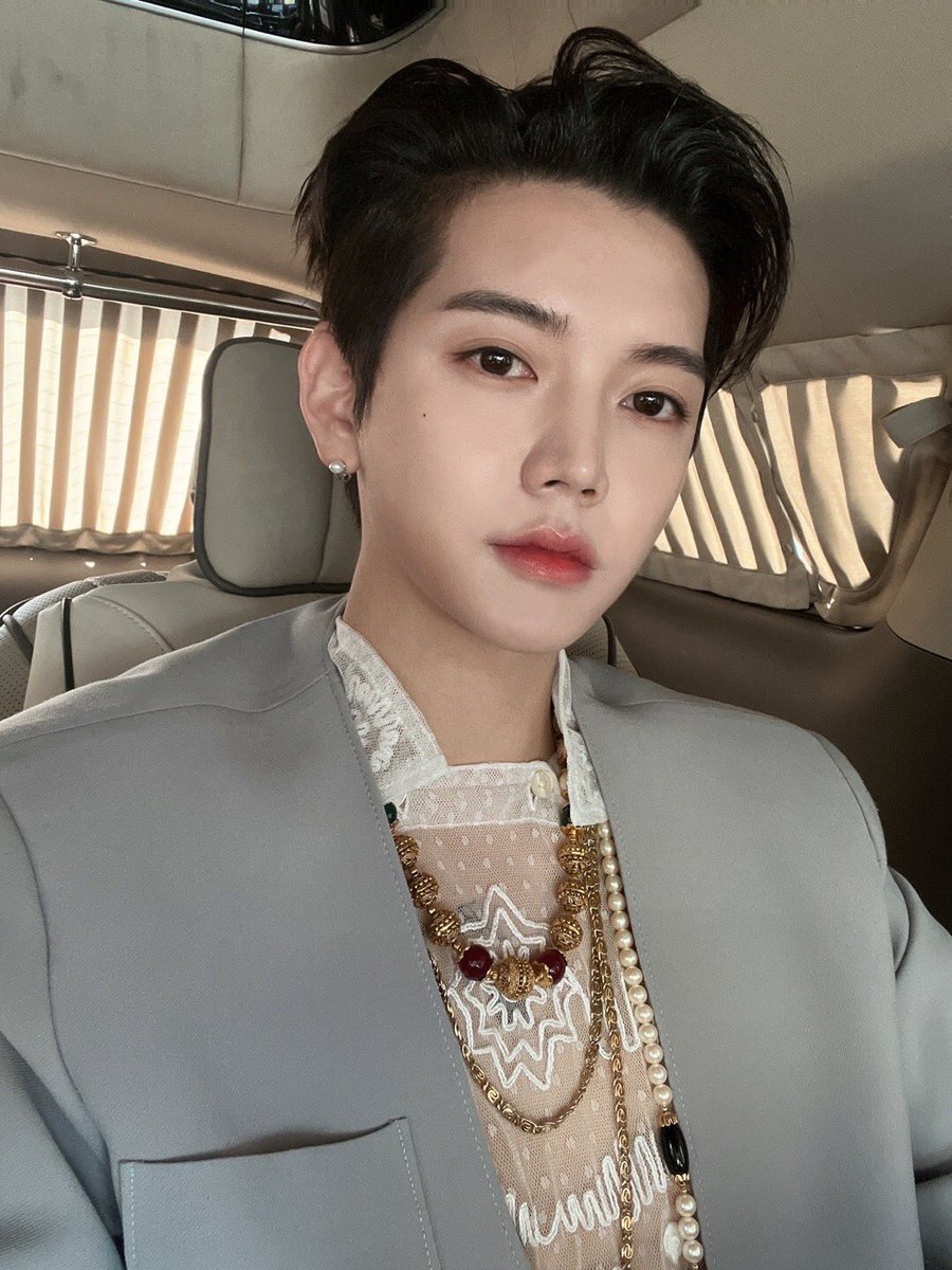 REN_BPM's tweet photo. [#렌] ⏰

잠시 후! <SEOULFASHION WEEK 2023 FALL WINTER>에 렌이 출연합니다🎫
유튜브 라이브에서 실시간으로 렌과 함께해요💘

🔗 https://t.co/gkt7tkqLzd

#REN #최민기 #CHOIMINGI #곽현주컬렉션 #서울패션위크 https://t.co/UR3FIWpVbn