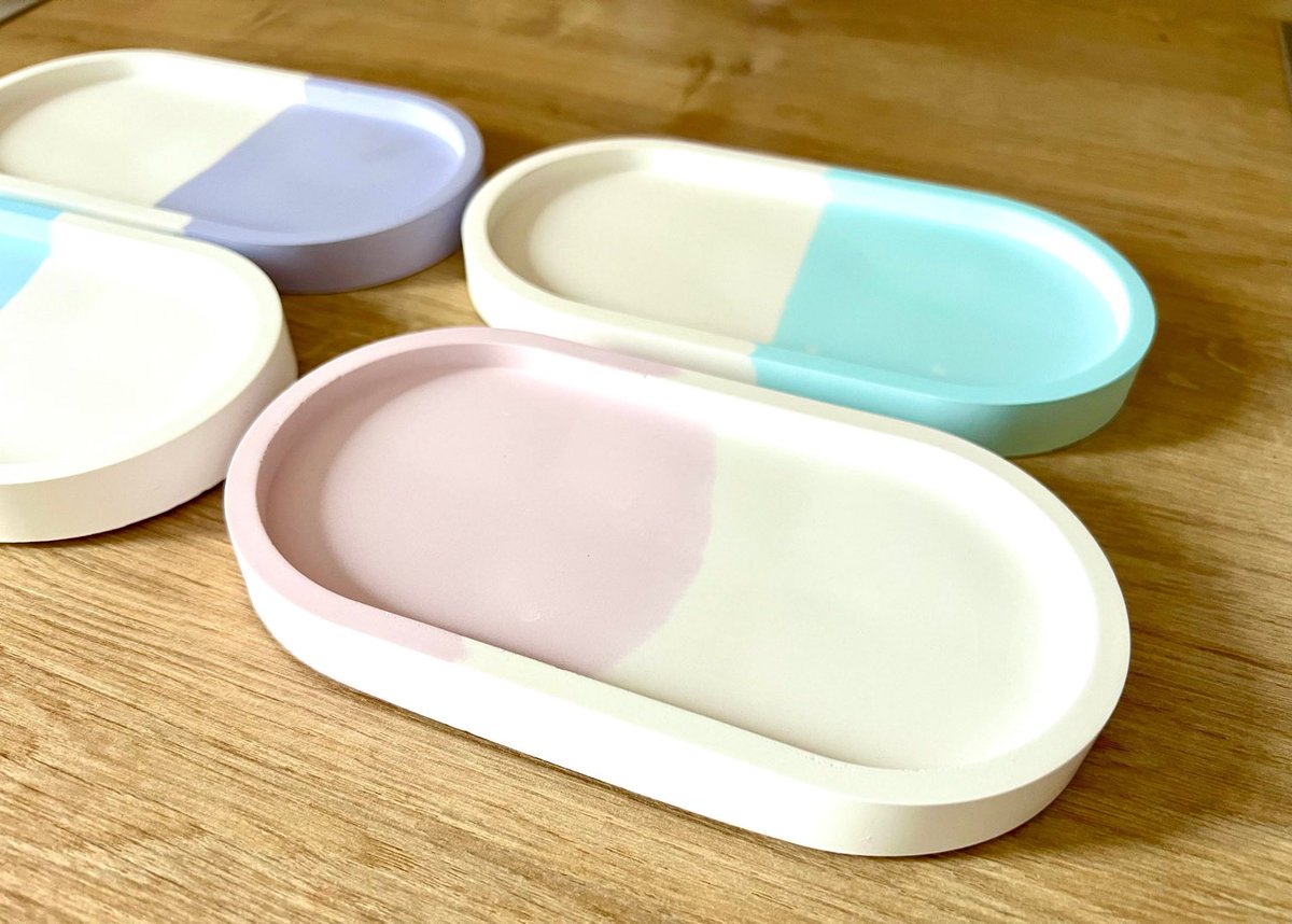 mrsfannycreate's tweet photo. Freue mich, euch diesen Artikel aus meinem Shop bei #etsy vorzustellen: Dekoteller oval - Dekoschale - Dekoablage Schmuckablage - Raysin - weiß mit blau, rosa, helltürkis und lila https://t.co/1NYFYIKnWq https://t.co/HLmQsg4JrX