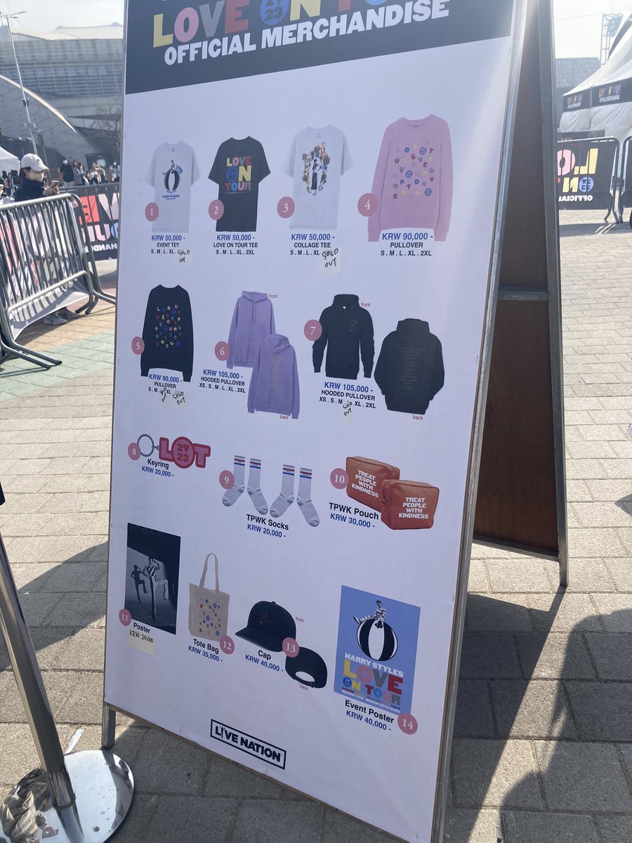 00ftherecord's tweet photo. 해리 머천 솔드아웃 상품은 내일도 재고 없대요~ https://t.co/BBVoxQYpsW