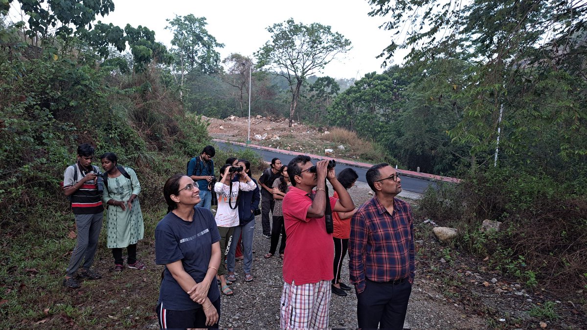 minivets's tweet photo. Birding at the beautiful @tvmiiser campus with @esi_tvm students and faculty today morning.
4 lifers for me and a strange overwhelming maternal feeling meeting @tarunyumnam and @JetLite02 from @lab_behavioural ❣️❣️
#BirdLove
#ExStudents
#FSBIO2023 https://t.co/hSu2LEvgMt