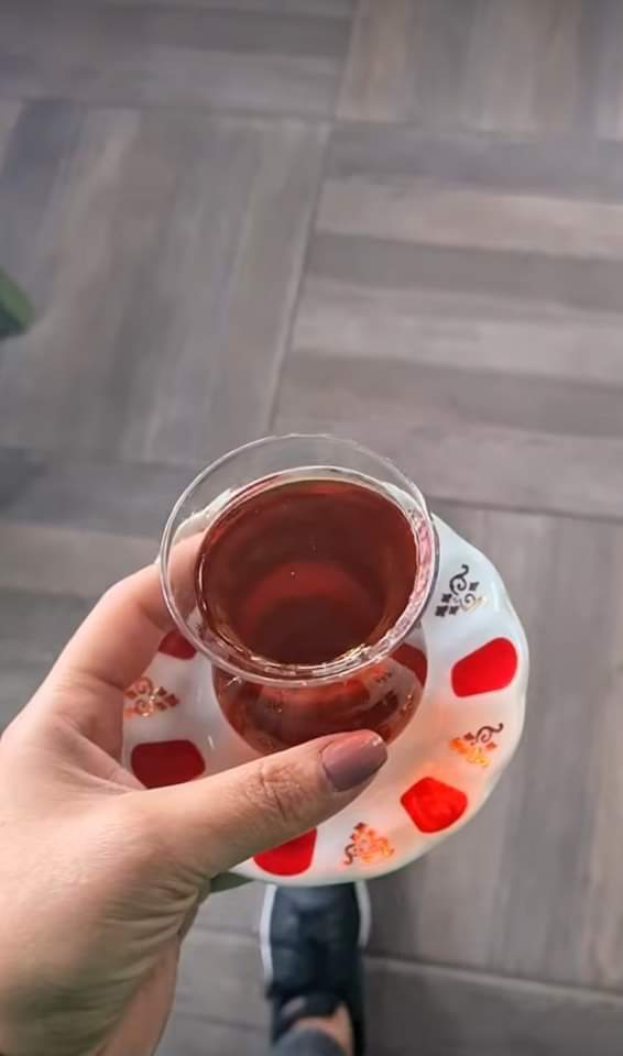 ___SaNaNe_____'s tweet photo. Ömrün her anı nasihat. Biri çay desin ve başlasın hayat...#GÜNAYDIN☕💙❤🌻🌻⚘ https://t.co/E4JsI8kLA0