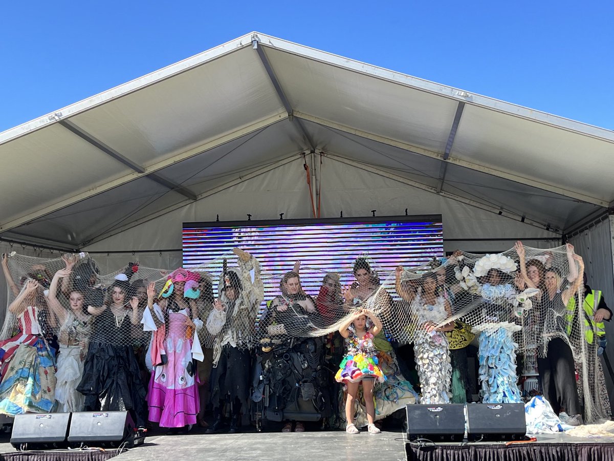 jackie_randles's tweet photo. Trashion at @OceanloversFest in Bondi! Great to see you all stocked up in marine debris @Constababble looking fabulous - how moving are these outfits made entirely ocean from rubbish? @WaverleyCouncil #iseachange https://t.co/k8tgeAXOvq