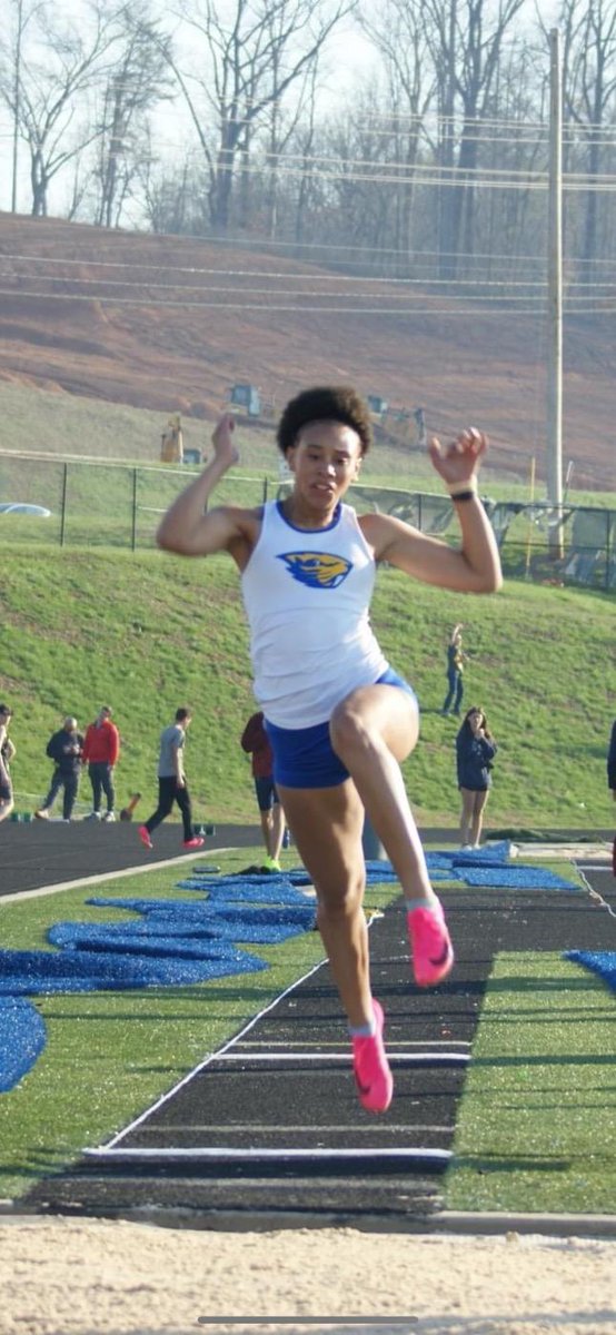 AHarris2024's tweet image. Some great basketball action this weekend with @fbcnashvilletn in the Jungle with the FBC Nation in Alpharetta,  GA. 🖤💛🏀🦁😤. Back to the track next week with @AthleticsKarns. 
#damstrong👟💙💛🦫
@KHSLadyBeavers 
@Dragon_Slim10 
@FBCMotton
@CoachFoot615
We Got Next‼️