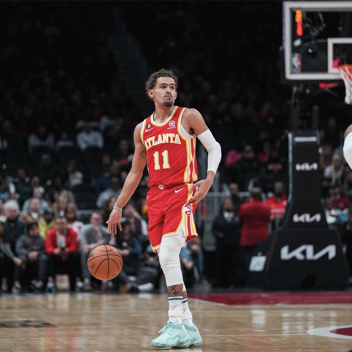 TraesMuse's tweet image. Trae Young during the last 8 games:

26.6 ppg
9.9 apg 
4.1 rpg
1.9 spg
49/42/90.6 splits 
62.5% ts 

Best PG in the league.