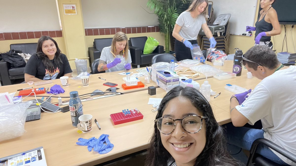 yalianachichaco's tweet photo. An amazing week running & analyzing some fish market shark’s samples with this new machine named #MicqPCR. A positive advance in science so now we can monitoring sustainable shark’s and ray’s fisheries in Panamá.
Thank u Cindy & Valerie for this amazing workshop, we enjoy it🦈 https://t.co/cKErg9rjC0