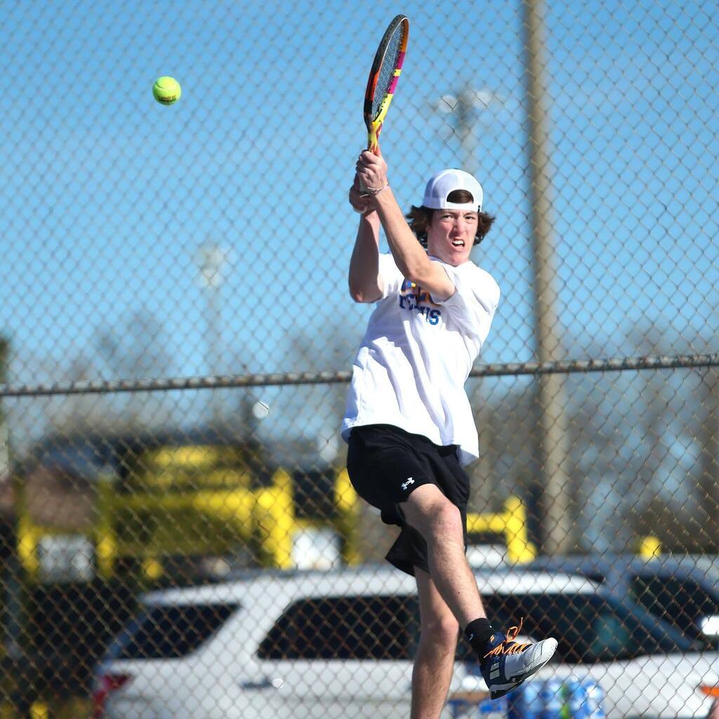 gotoleftfield's tweet photo. Ace in the crowd | Edenton vs @manteo_athletics #gallery @ https://t.co/JGiIEk3G6b | #canon #tennis #sports #photography | #GetLeft https://t.co/Ae9upuAVuT https://t.co/vSx3HYkQQ7